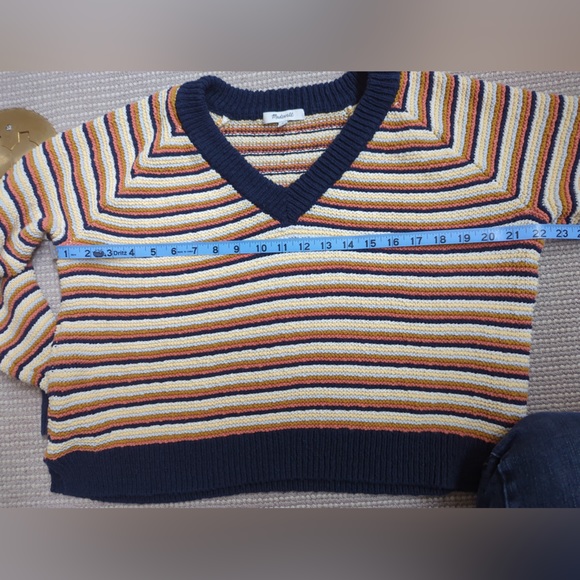 Madewell V Neck Sweater - Picture 9 of 11